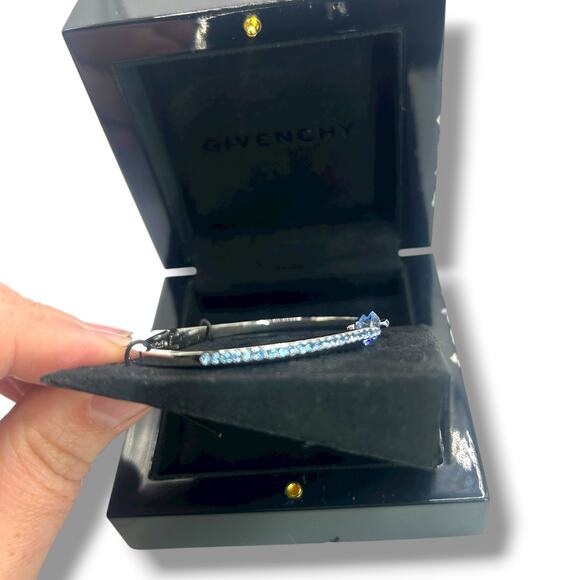 NWT Givenchy Crystal & Pavé Hinged Bangle Bracelet silver & Light Blue NEW - Picture 9 of 12